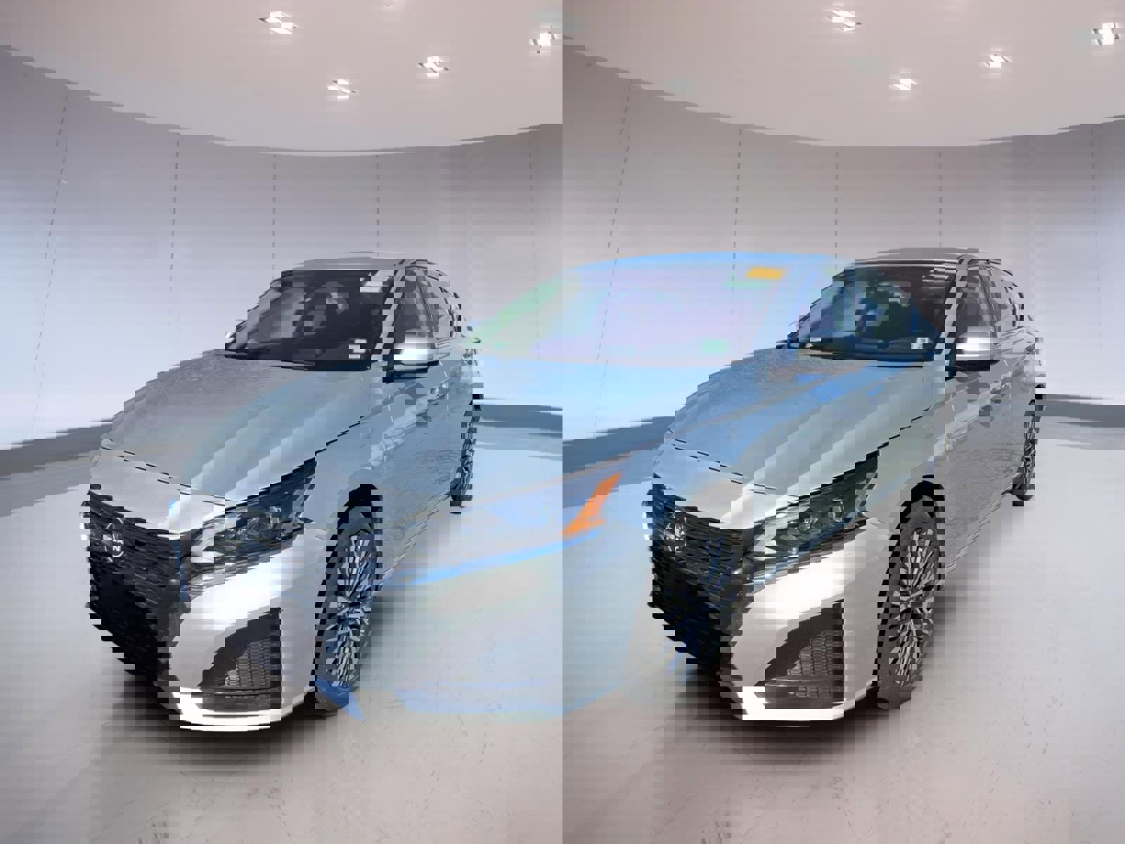 Used 2023 Nissan Altima 2.5 SV image 2