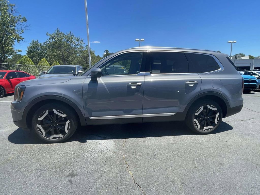 Used 2023 Kia Telluride EX w/ EX Captain's Chair Package FWD image 12