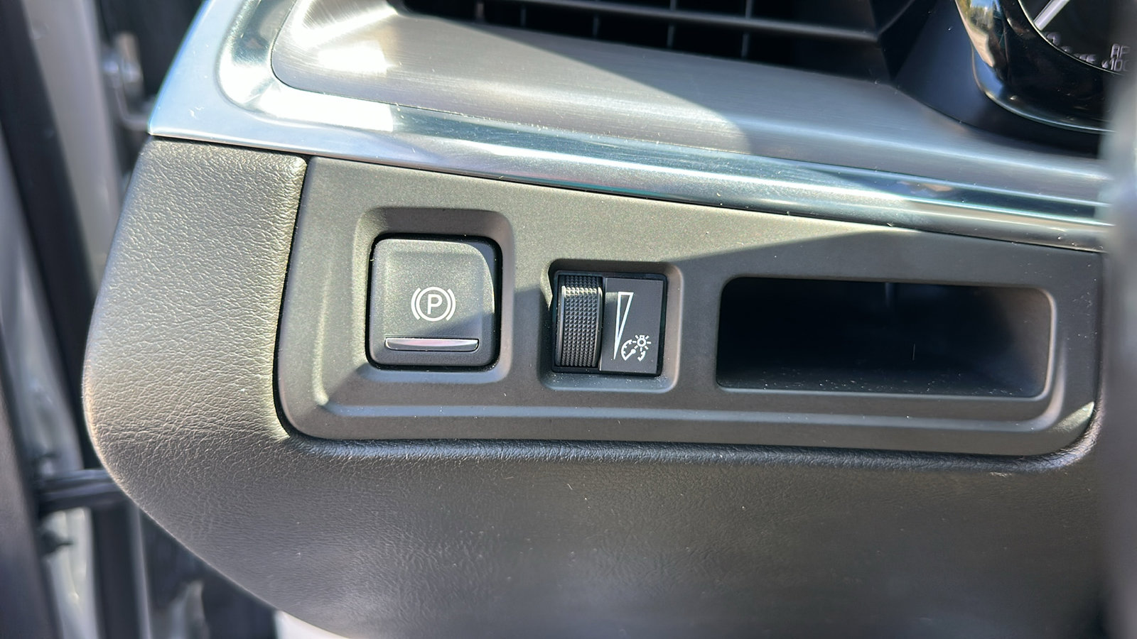 Used 2018 Cadillac XT5 Premium Luxury image 16