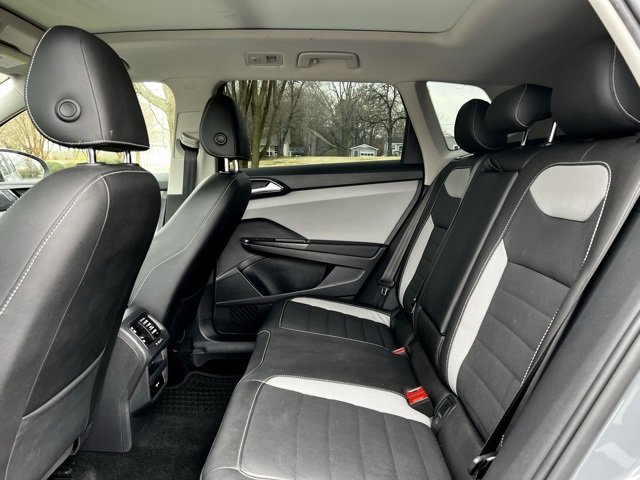 Used 2022 Volkswagen Taos SEL w/ Panoramic Sunroof Package image 15