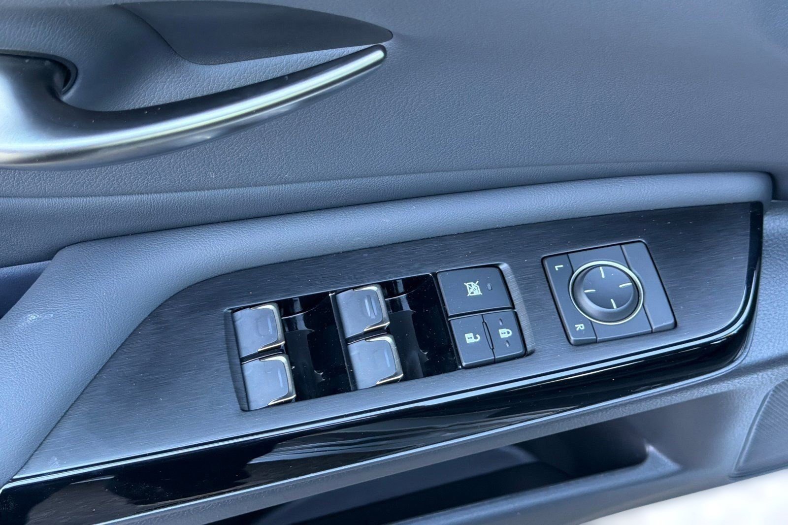 Used 2025 Lexus ES 350 image 14