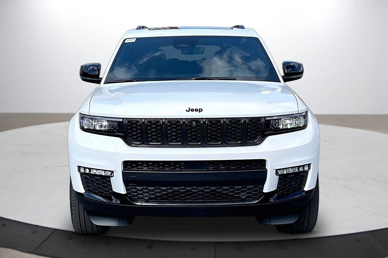 Certified 2025 Jeep Grand Cherokee L Limited w/ Luxury Tech Group II image 3