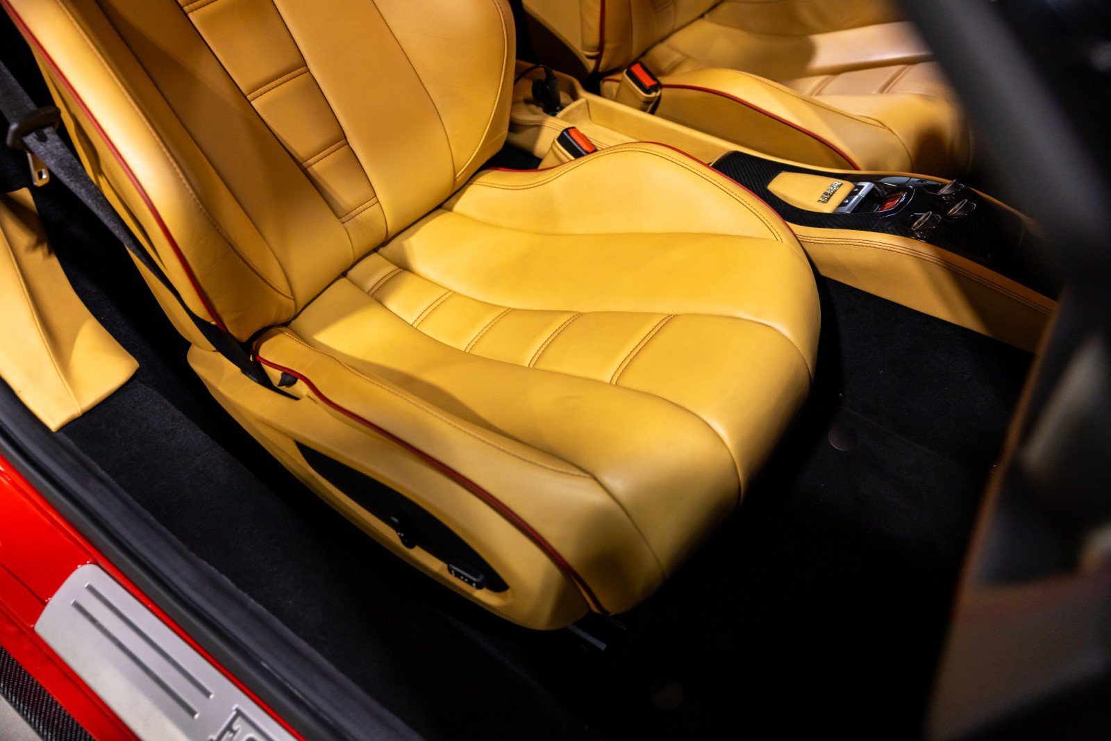 Used 2012 Ferrari 458 Italia Coupe RWD image 32