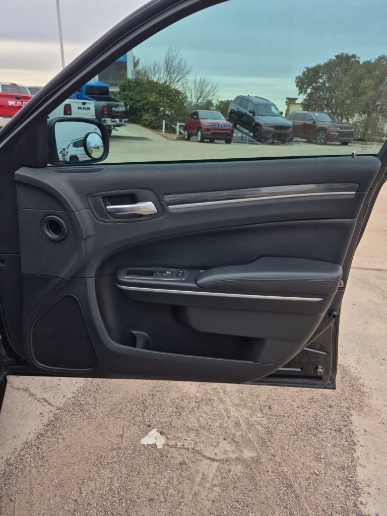 Used 2020 Chrysler 300 Touring w/ Sport Appearance Package image 17