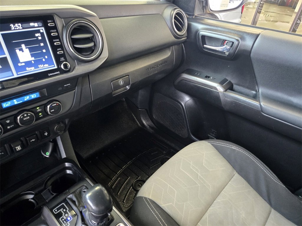 Used 2022 Toyota Tacoma TRD Sport w/ Technology Package image 30