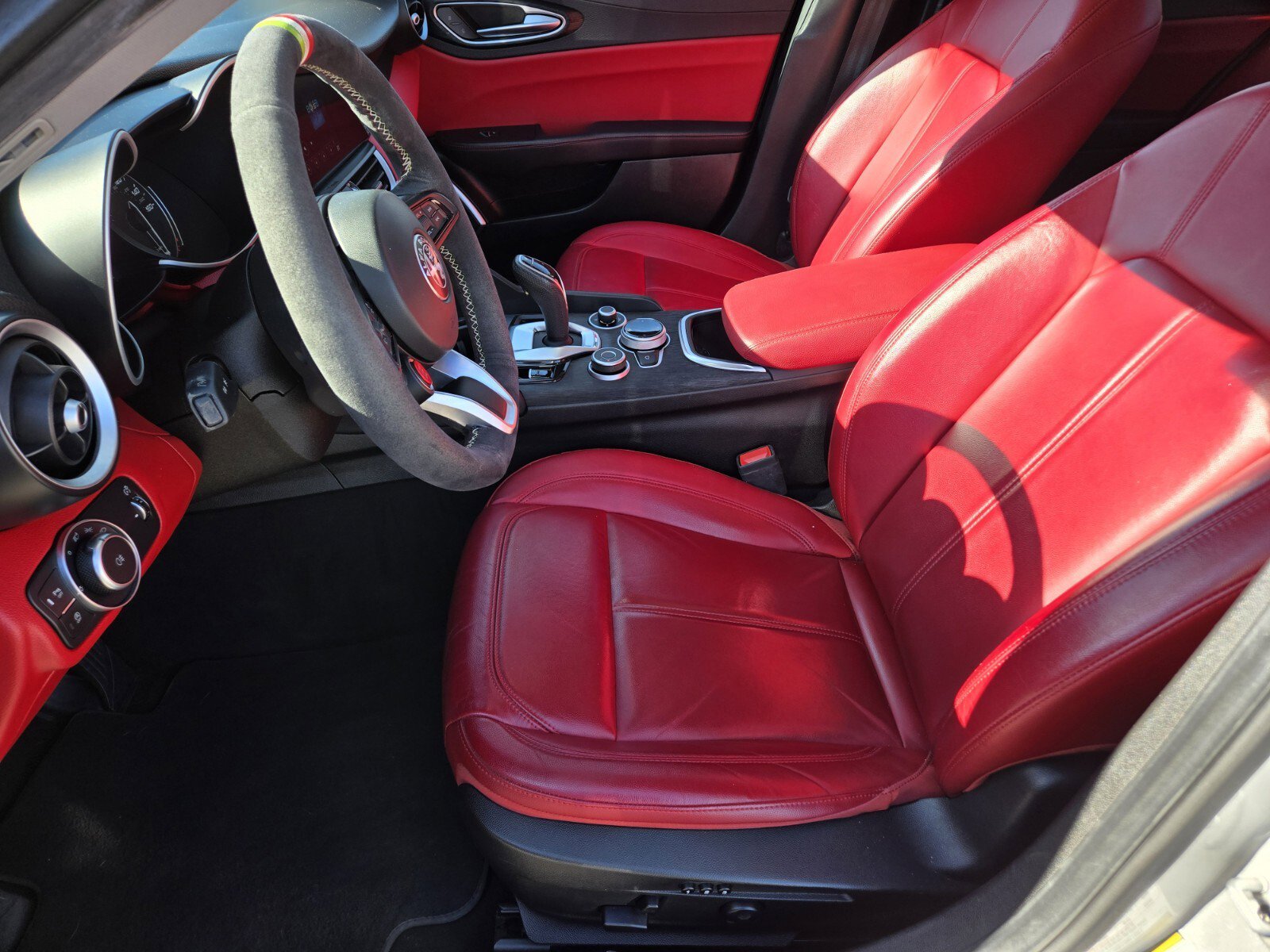 Used 2021 Alfa Romeo Giulia Sprint w/ Nero Edizione image 10