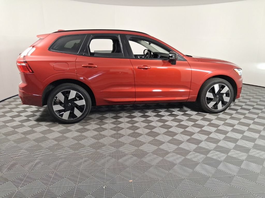 Certified 2025 Volvo XC60 T8 Plus w/ Protection Package Premier AWD/4WD image 9