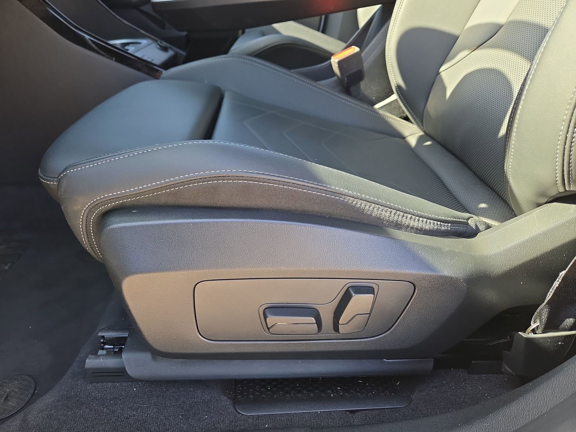 Used 2026 BMW X2 xDrive28i AWD/4WD image 17