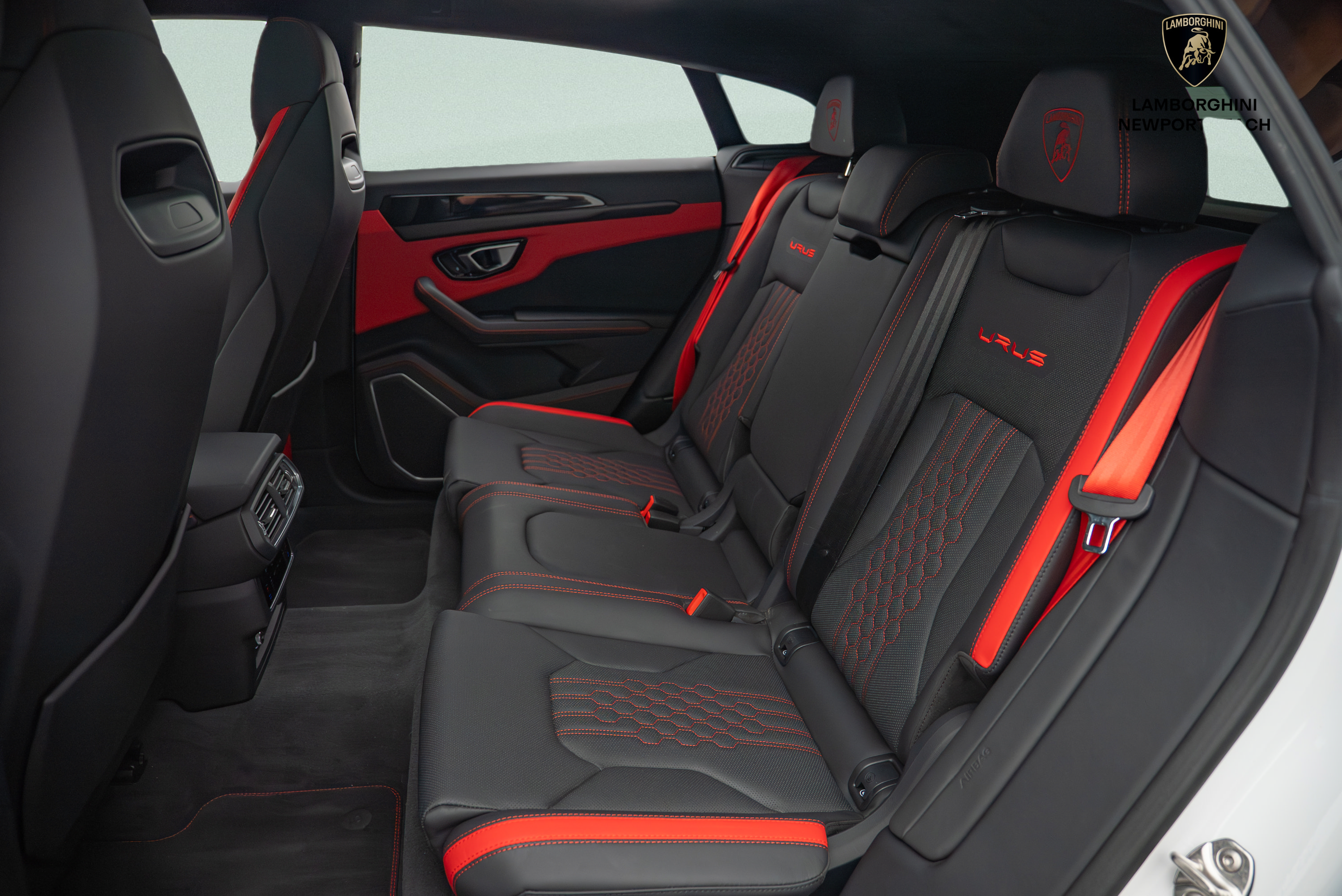 Used 2024 Lamborghini Urus S AWD/4WD image 13