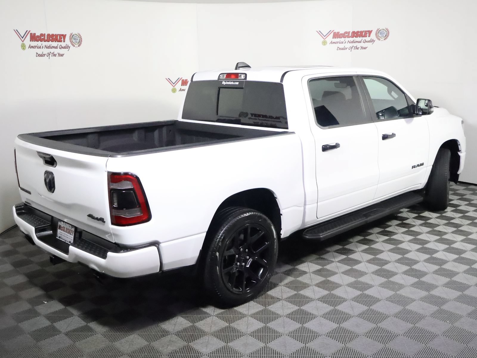 Used 2024 RAM 1500 Laramie AWD/4WD image 4
