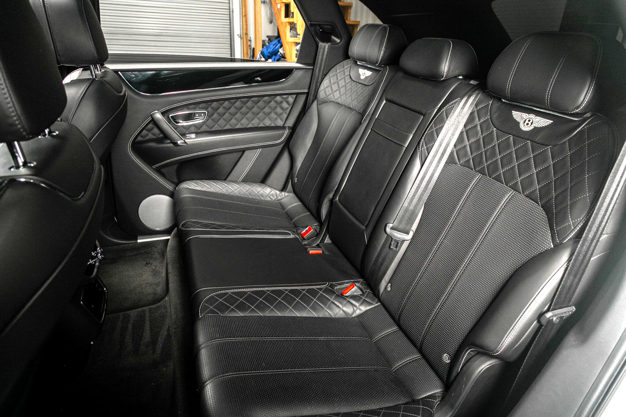 Used 2017 Bentley Bentayga image 25