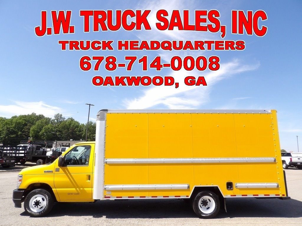 Used 2021 Ford E-350 and Econoline 350 Super Duty RWD image 2