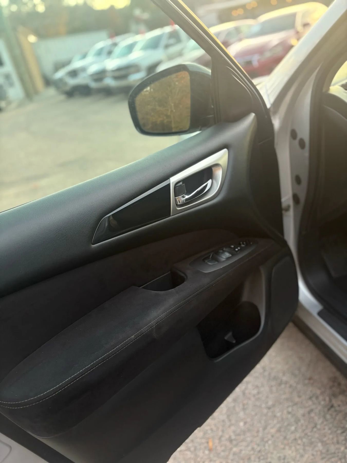 Used 2013 Nissan Pathfinder SV image 34