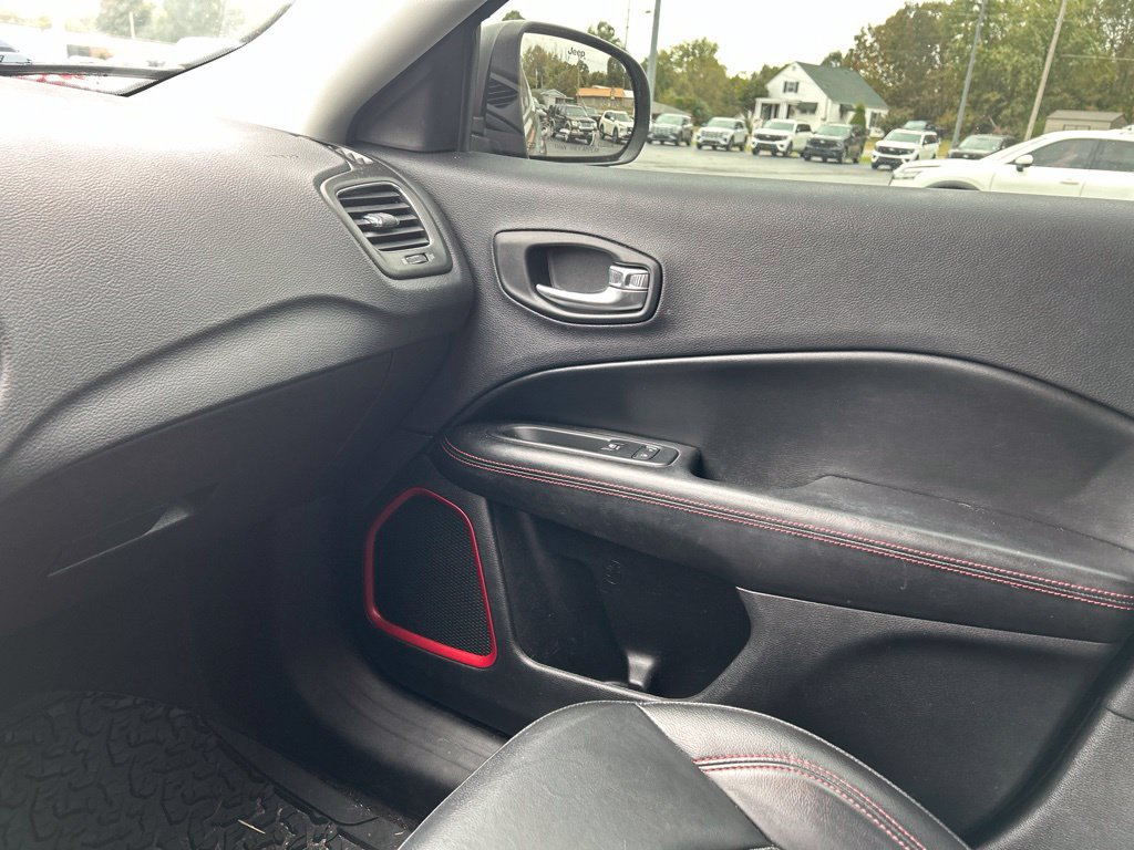 Used 2019 Jeep Compass Trailhawk AWD/4WD image 15