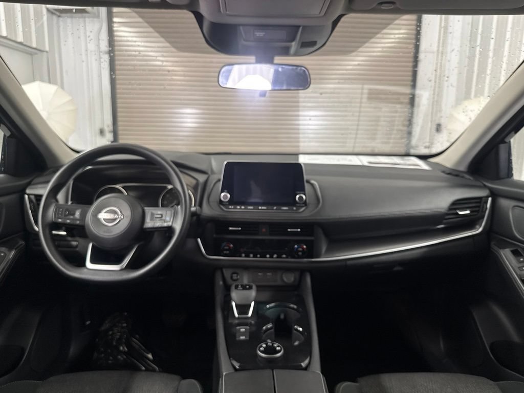 Used 2024 Nissan Rogue SV AWD/4WD image 16