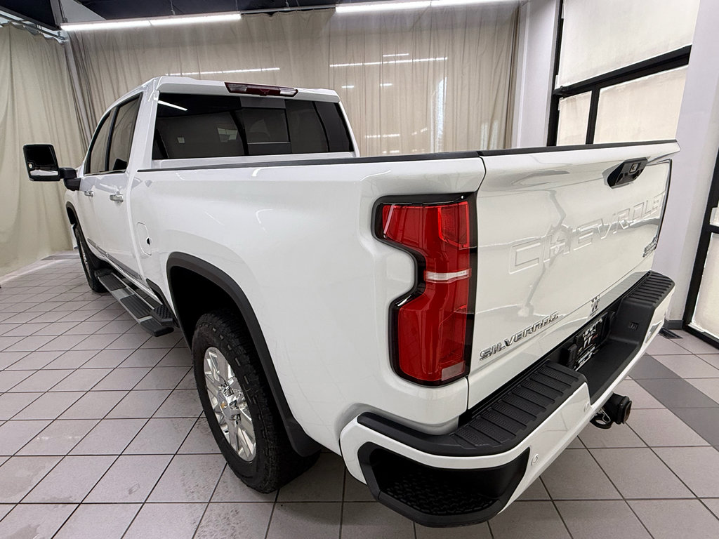 Certified 2024 Chevrolet Silverado 2500 High Country AWD/4WD image 8