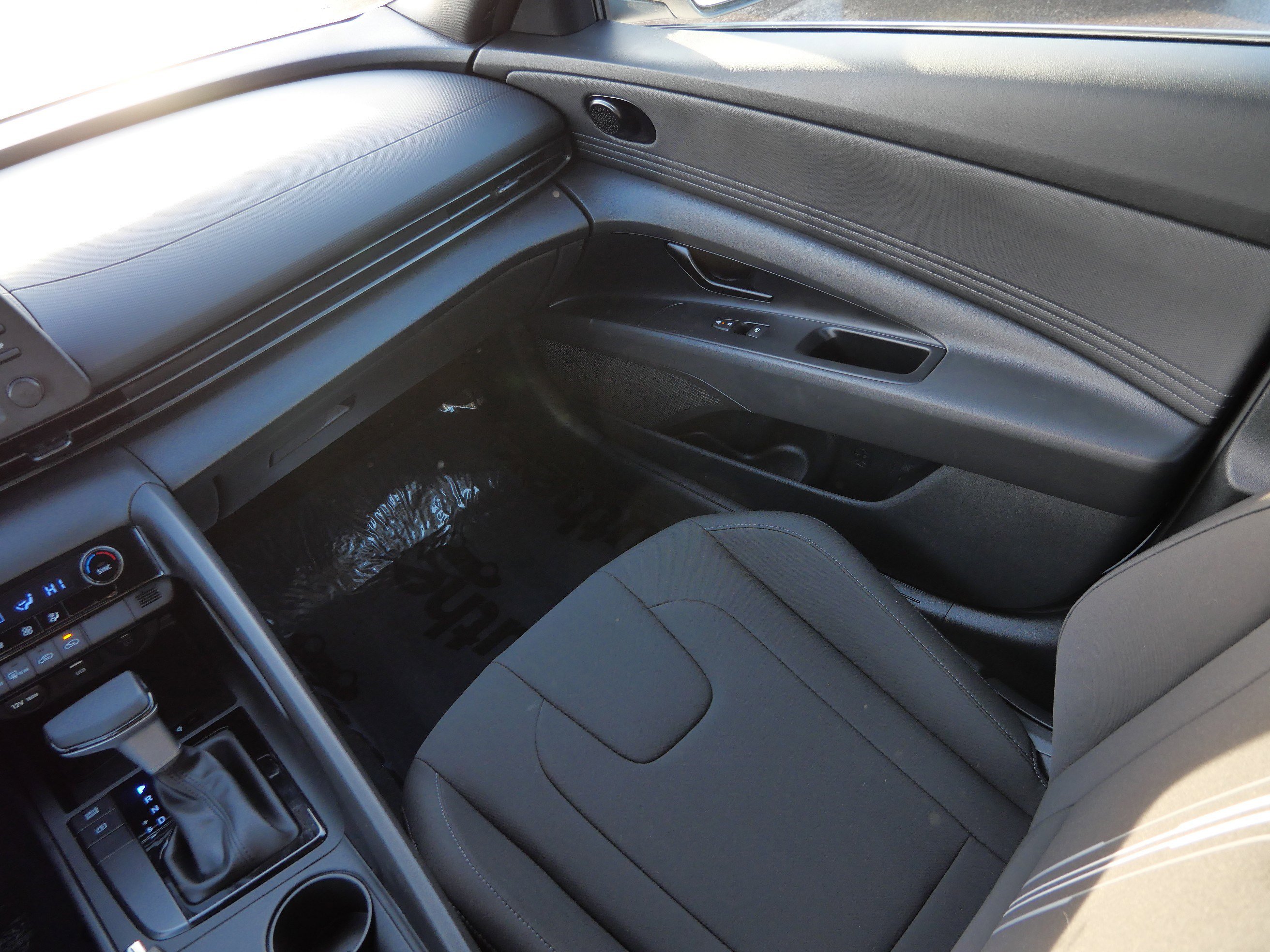 Certified 2025 Hyundai Elantra Sport image 11