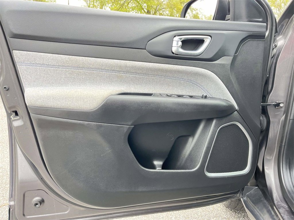 Used 2024 Jeep Compass Latitude image 11