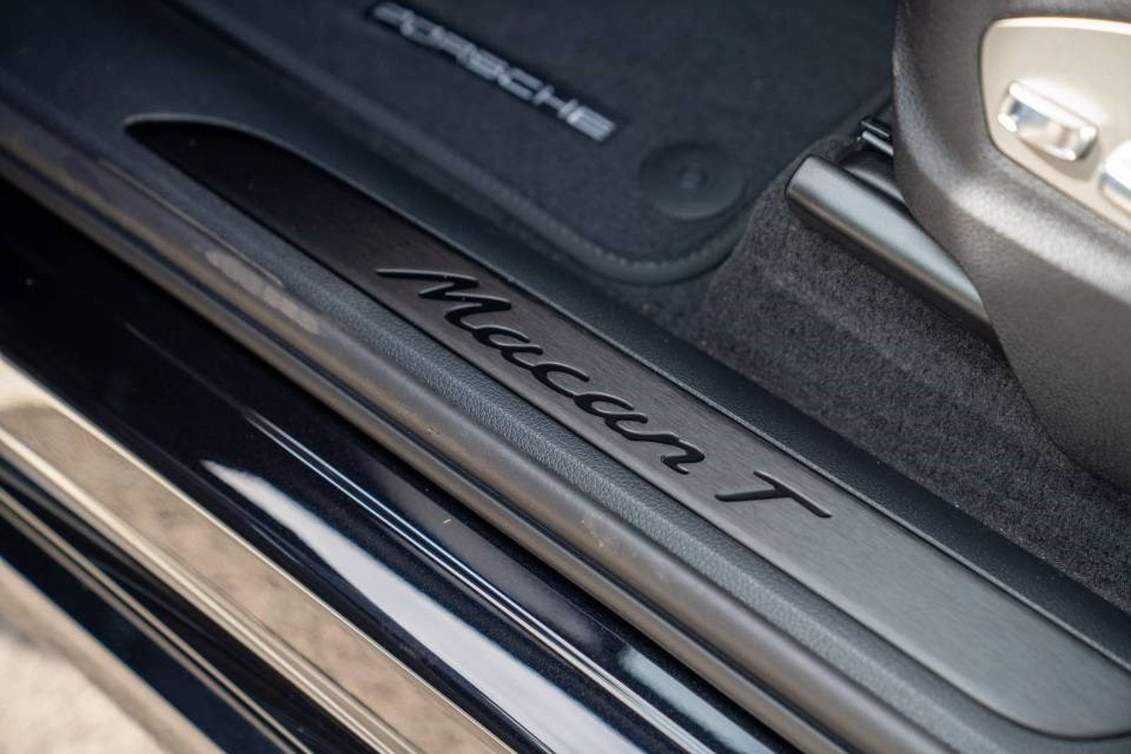 New 2026 Porsche Macan Turbo AWD/4WD image 13