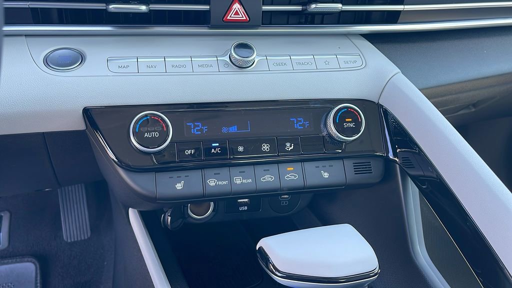 New 2025 Hyundai Elantra Limited image 21