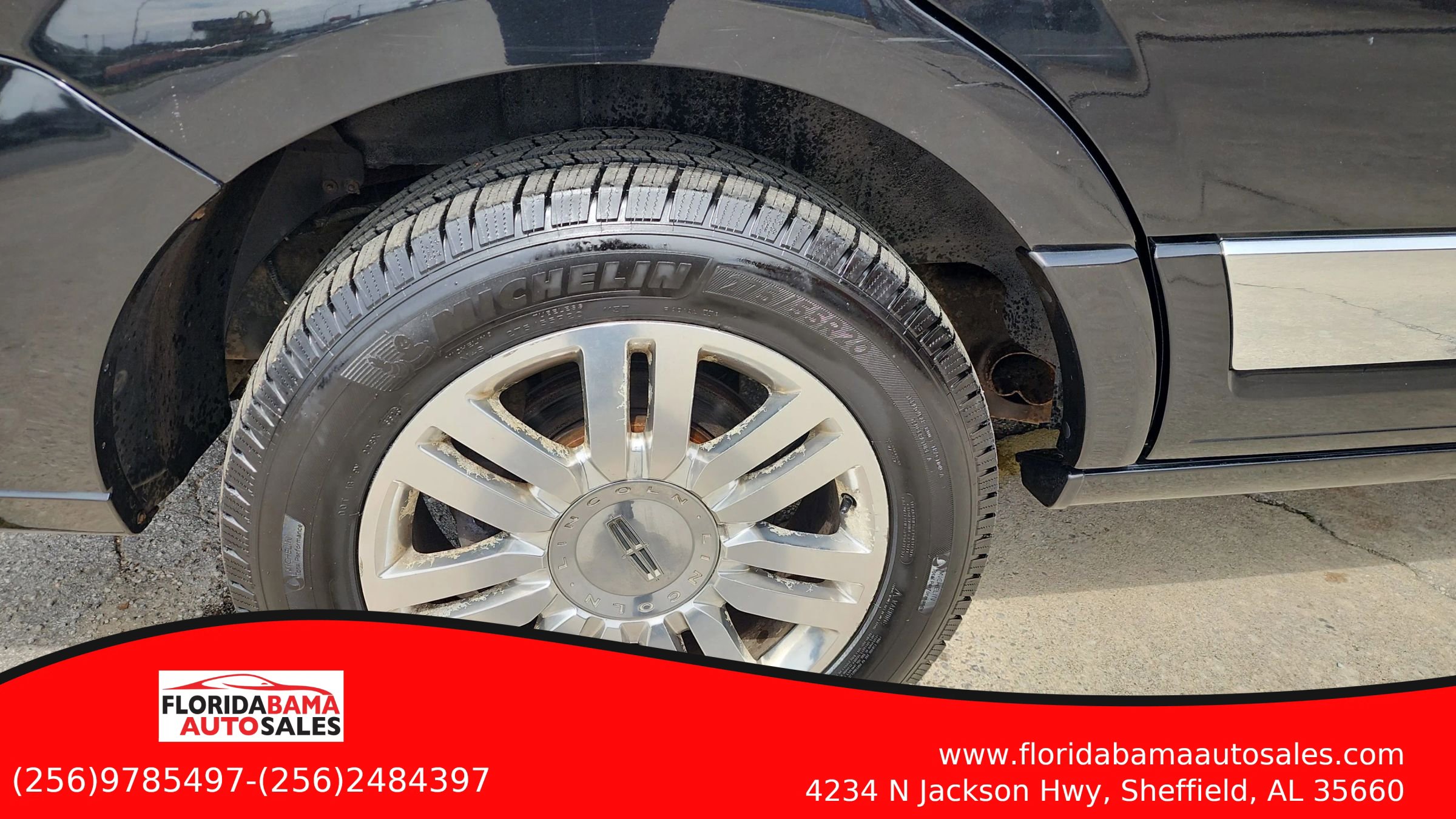Used 2011 Lincoln Navigator Sport Utility 4D image 24
