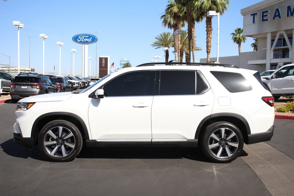 Used 2025 Honda Pilot Touring image 4