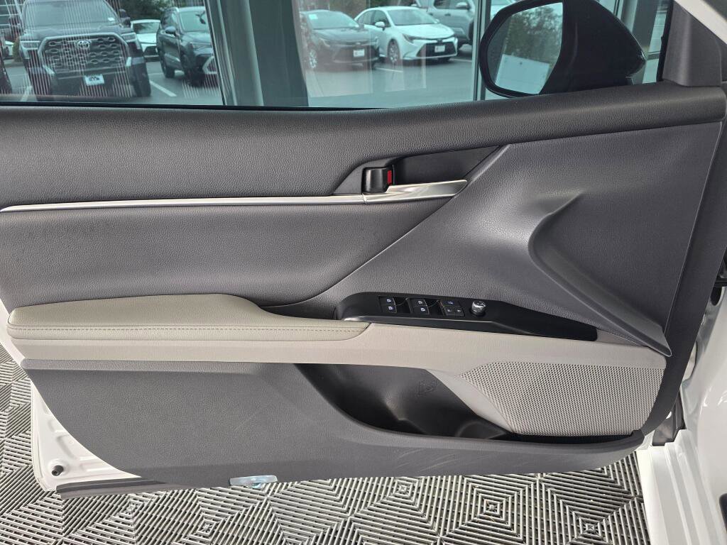 Used 2020 Toyota Camry XLE w/ Driver Assist Package FWD image 19