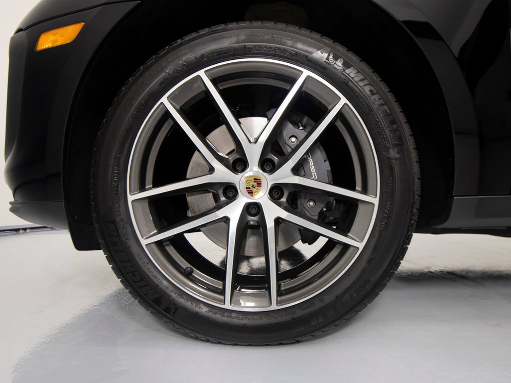 Certified 2026 Porsche Macan AWD/4WD image 15