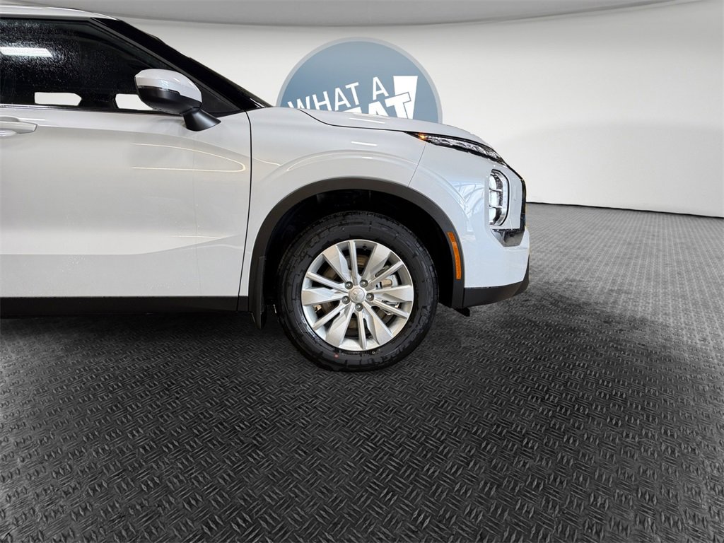 New 2025 Mitsubishi Outlander ES image 11