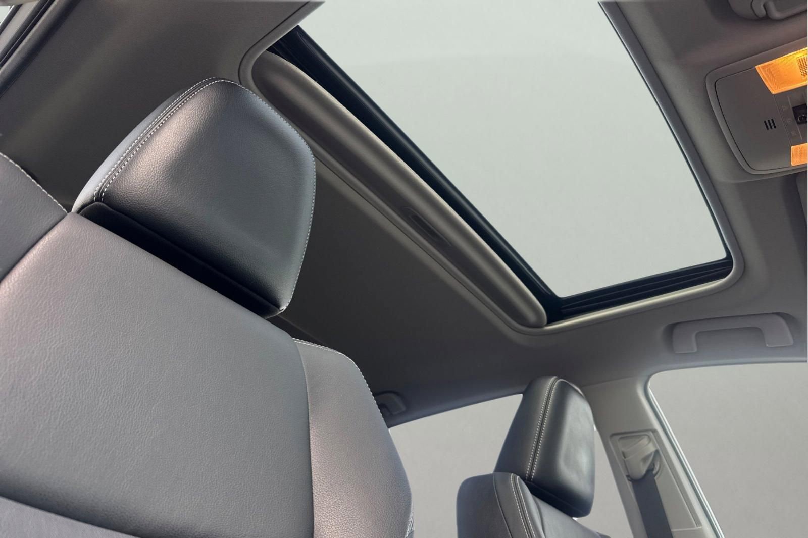 Certified 2018 Toyota RAV4 Limited w/ Advanced Technology Package image 22