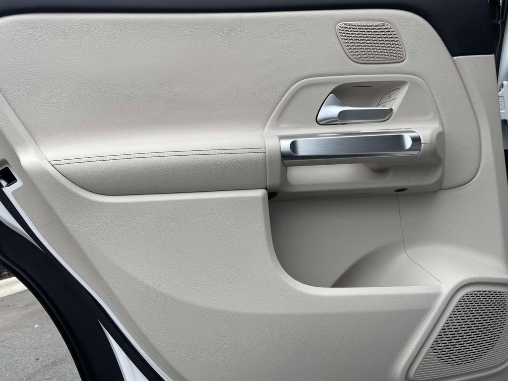 Certified 2025 Mercedes-Benz GLB 250 image 11