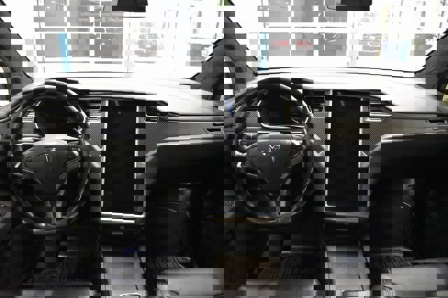 Used 2017 Tesla Model X image 5