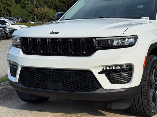Used 2023 Jeep Grand Cherokee Limited w/ Black Appearance Package RWD image 10