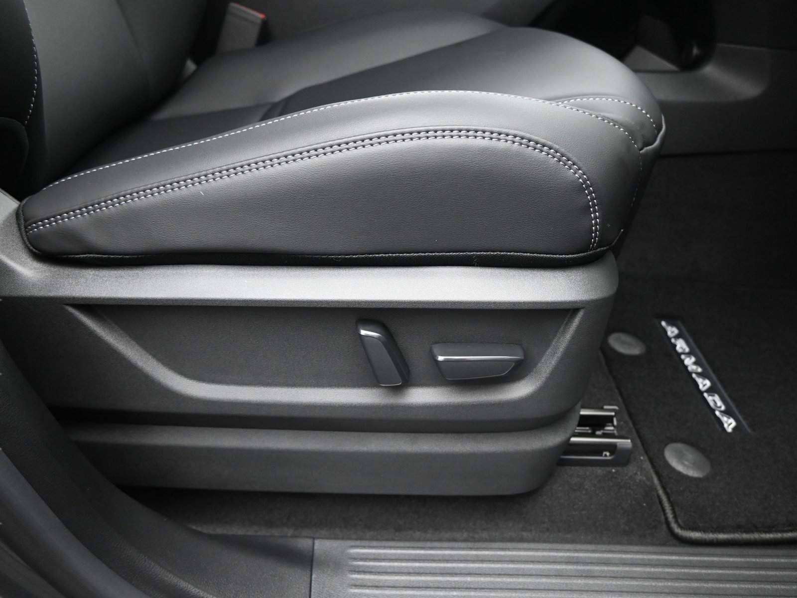 Certified 2025 Nissan Armada SV AWD/4WD image 16