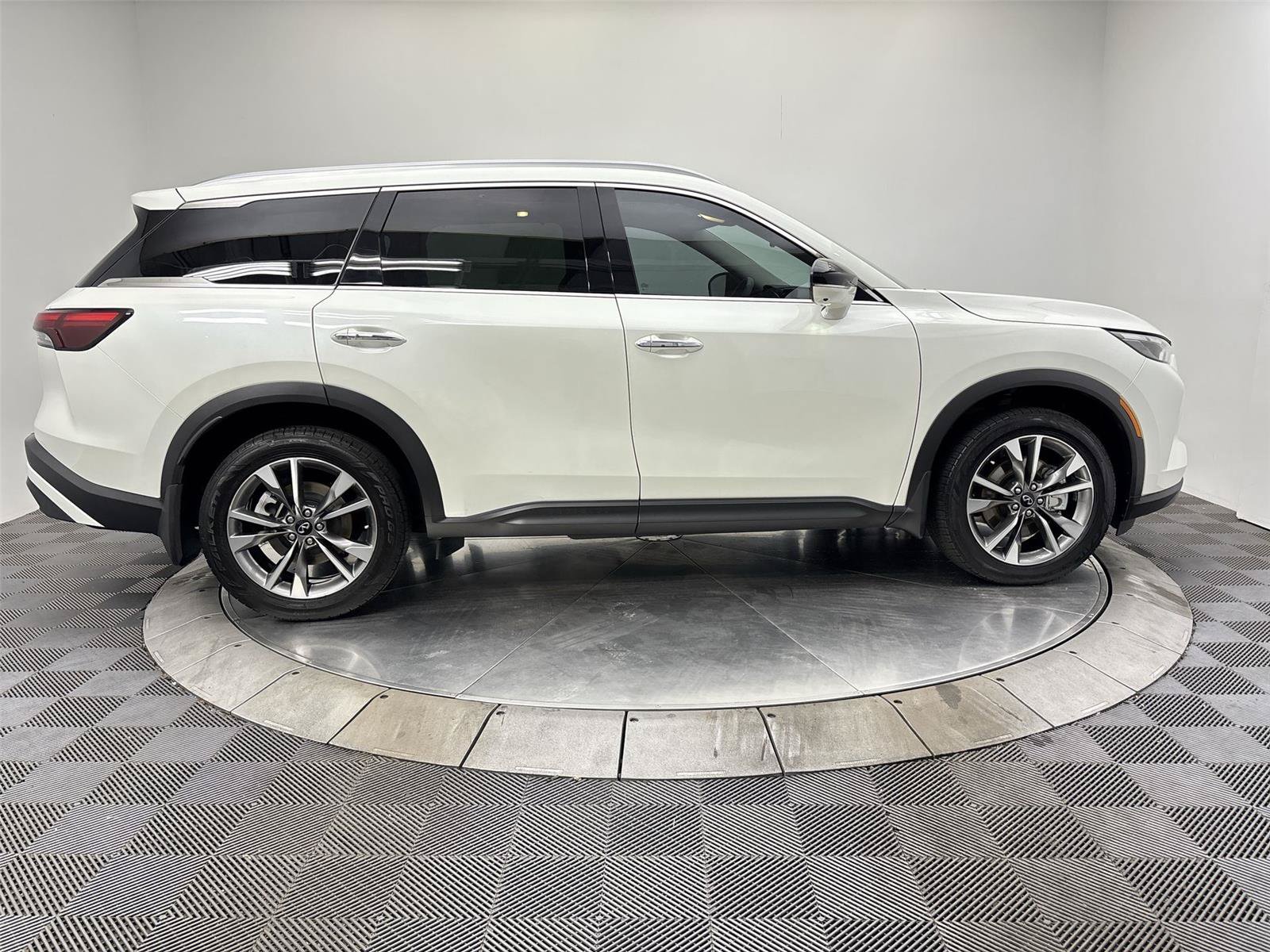 Used 2023 INFINITI QX60 Luxe w/ Cargo Package AWD/4WD image 17