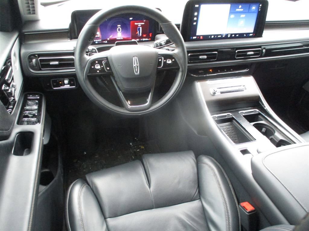 Used 2025 Lincoln Aviator Reserve w/ Equipment Group 201A image 13