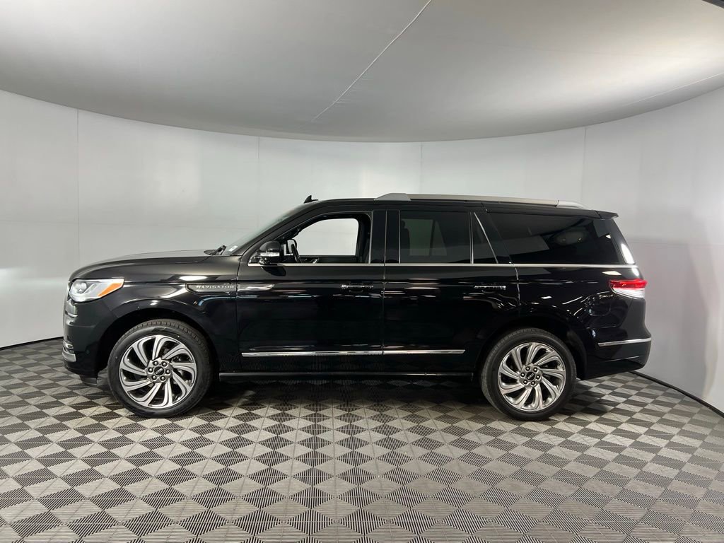 Used 2024 Lincoln Navigator Reserve image 8