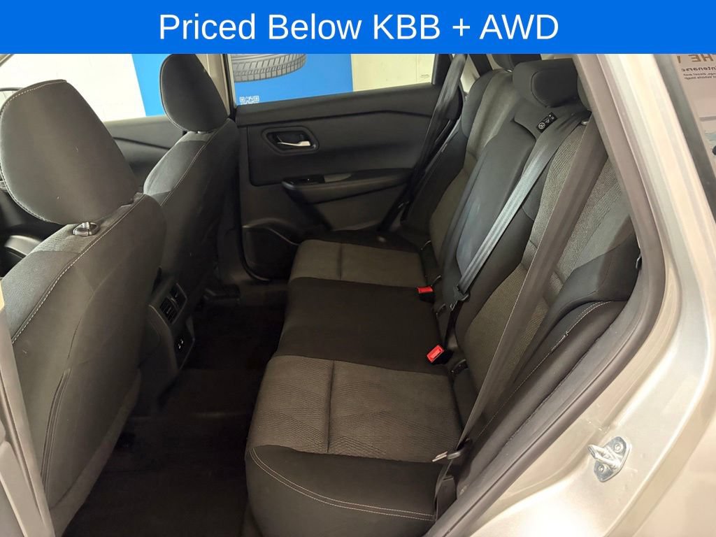 Used 2024 Nissan Rogue SV AWD/4WD image 16