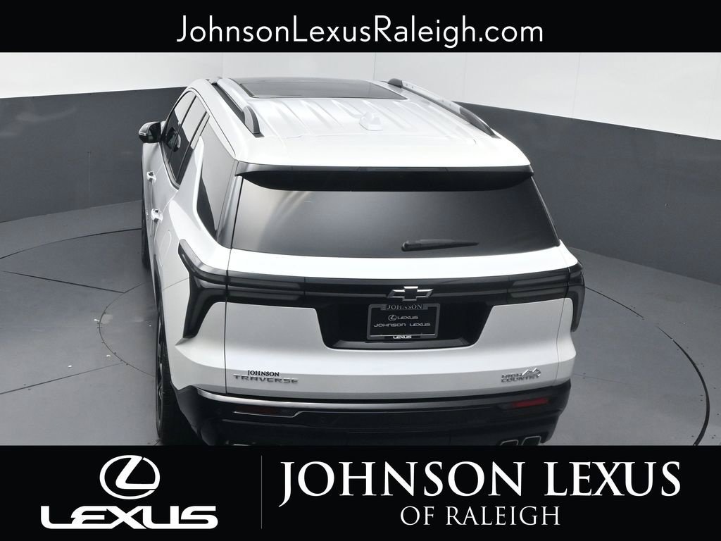 Used 2025 Chevrolet Traverse High Country FWD image 26