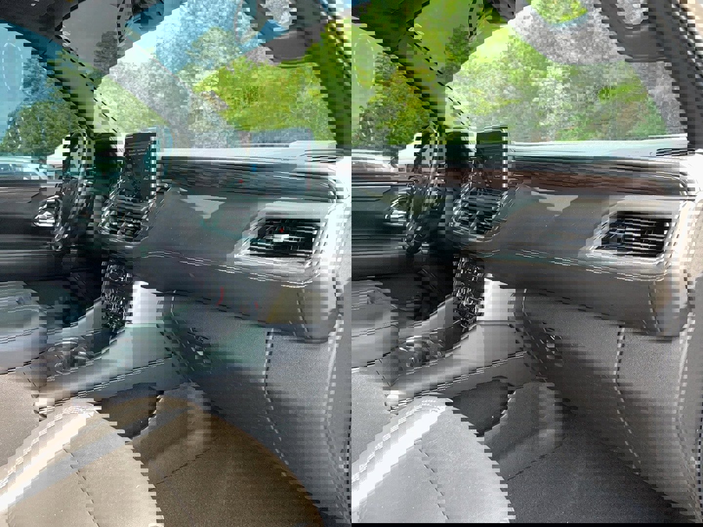 Used 2021 Chevrolet Tahoe Z71 w/ Z71 Signature Package image 23