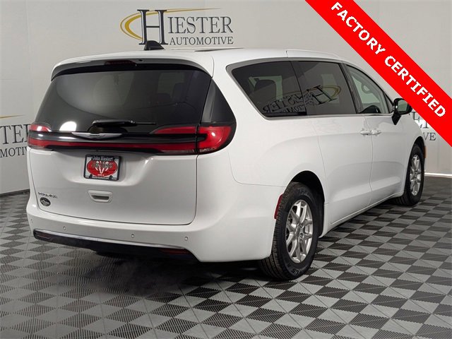 Certified 2024 Chrysler Pacifica Touring-L image 7