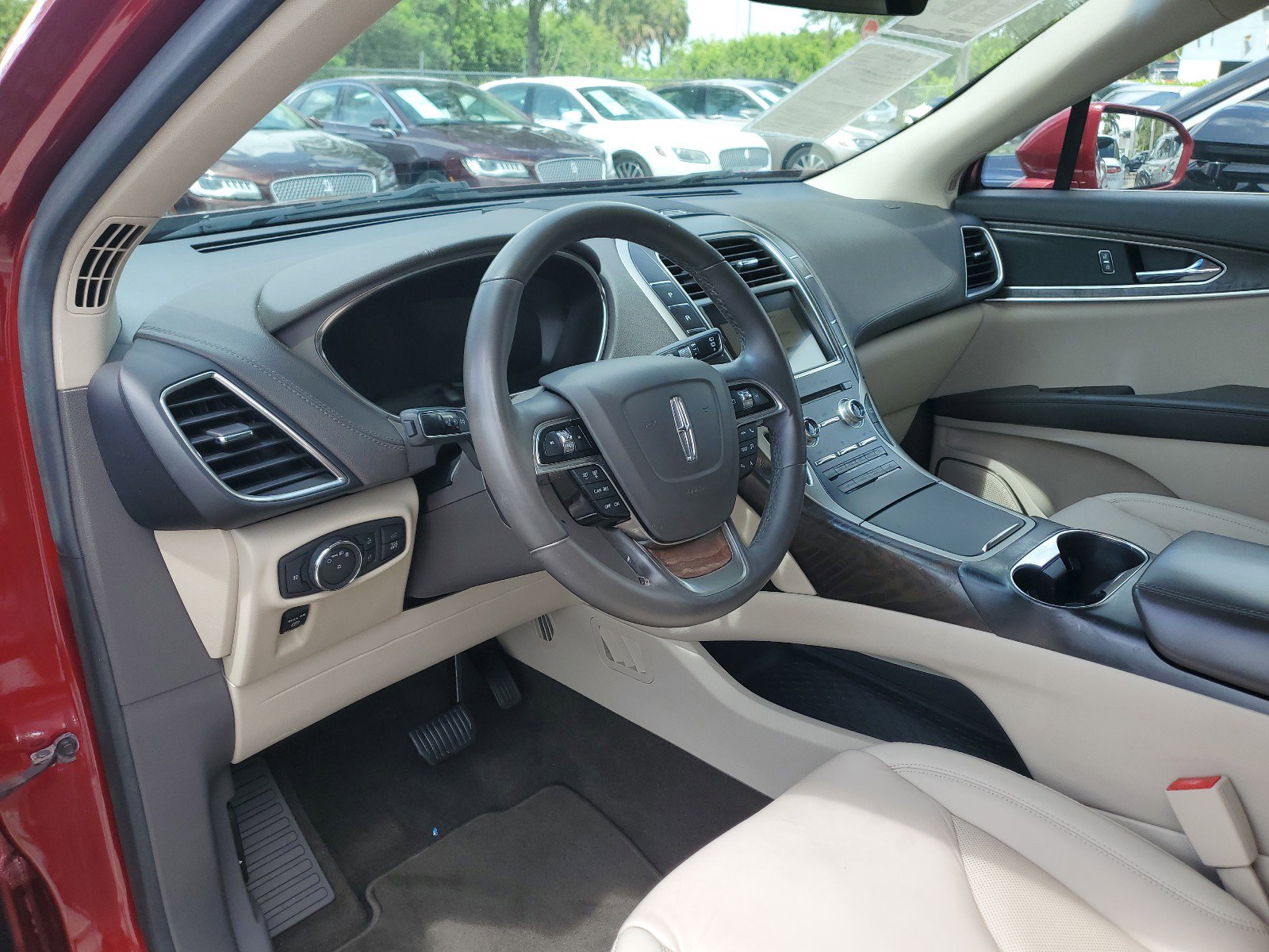 Certified 2019 Lincoln Nautilus Select image 11