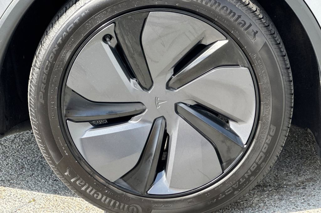 Used 2026 Tesla Model Y 2WD image 24