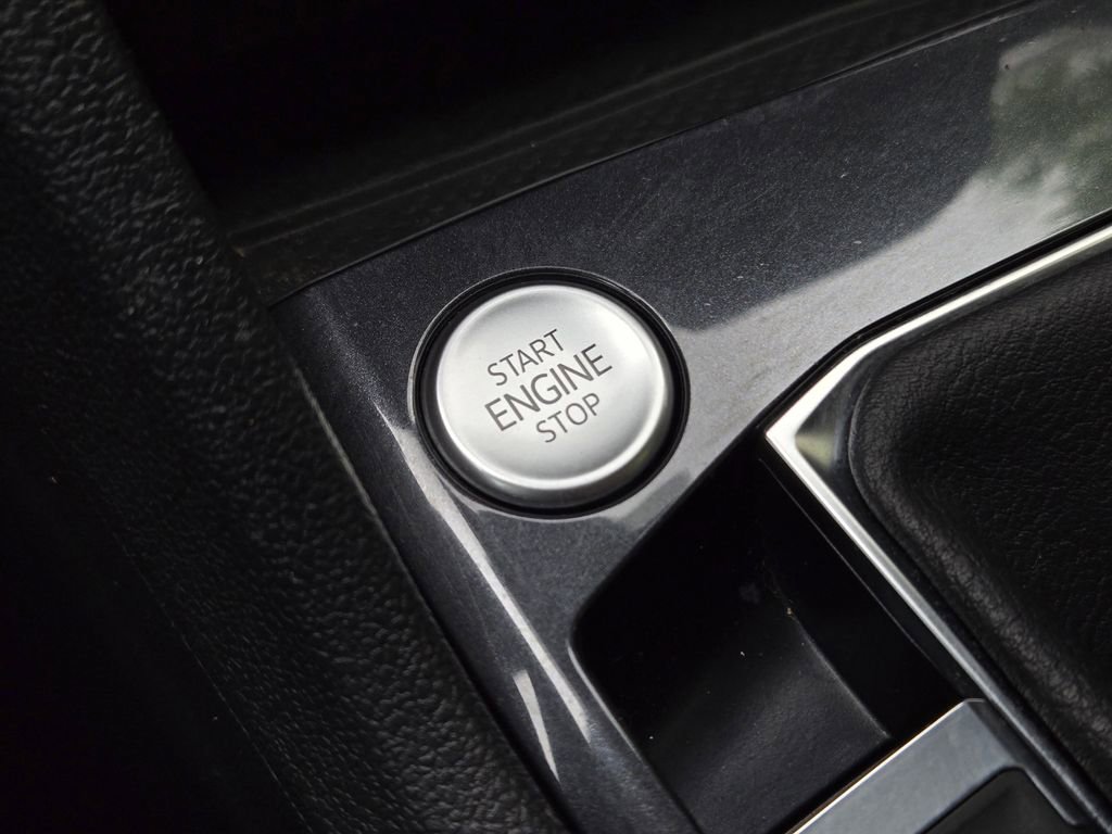 Used 2023 Volkswagen Tiguan SE R-Line image 27