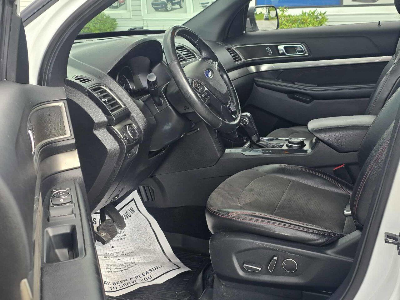 Used 2018 Ford Explorer XLT w/ Equipment Group 202A image 5