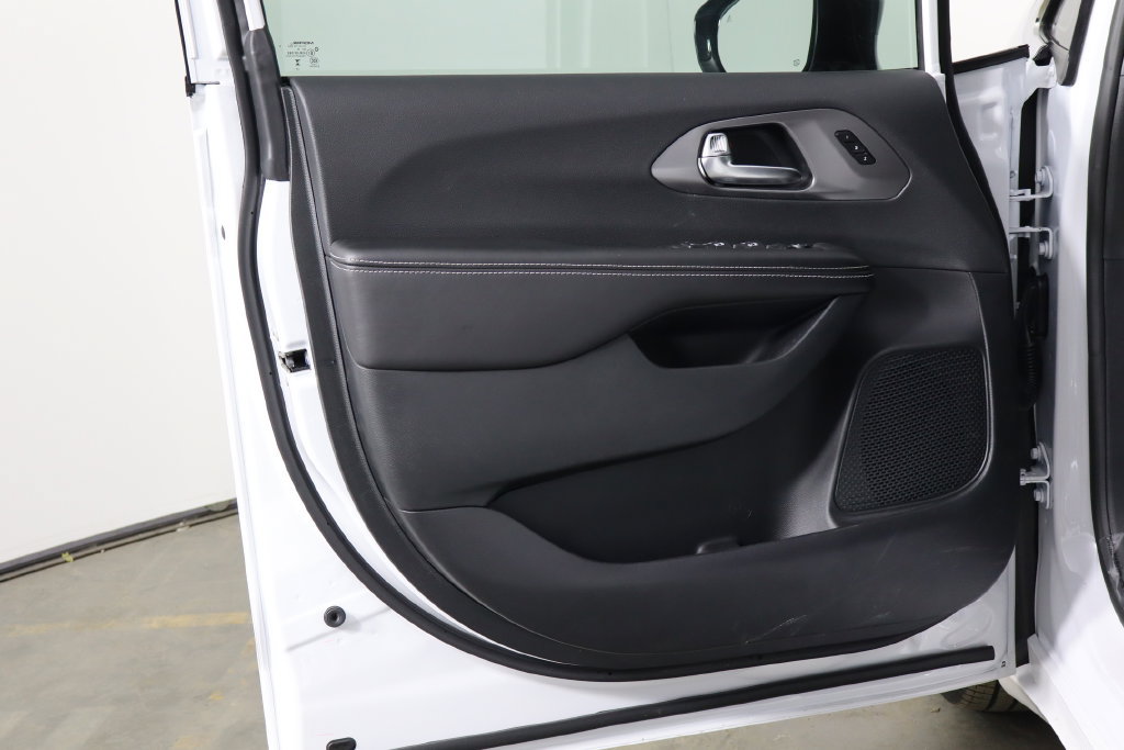 New 2026 Chrysler Pacifica Select FWD image 23