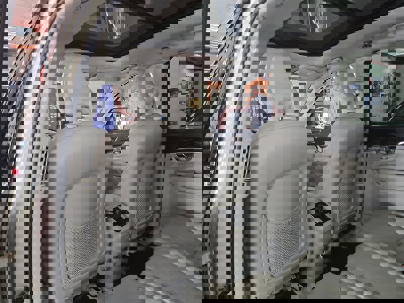 Used 2016 Volvo XC90 T6 Momentum w/ Momentum Plus Package image 11