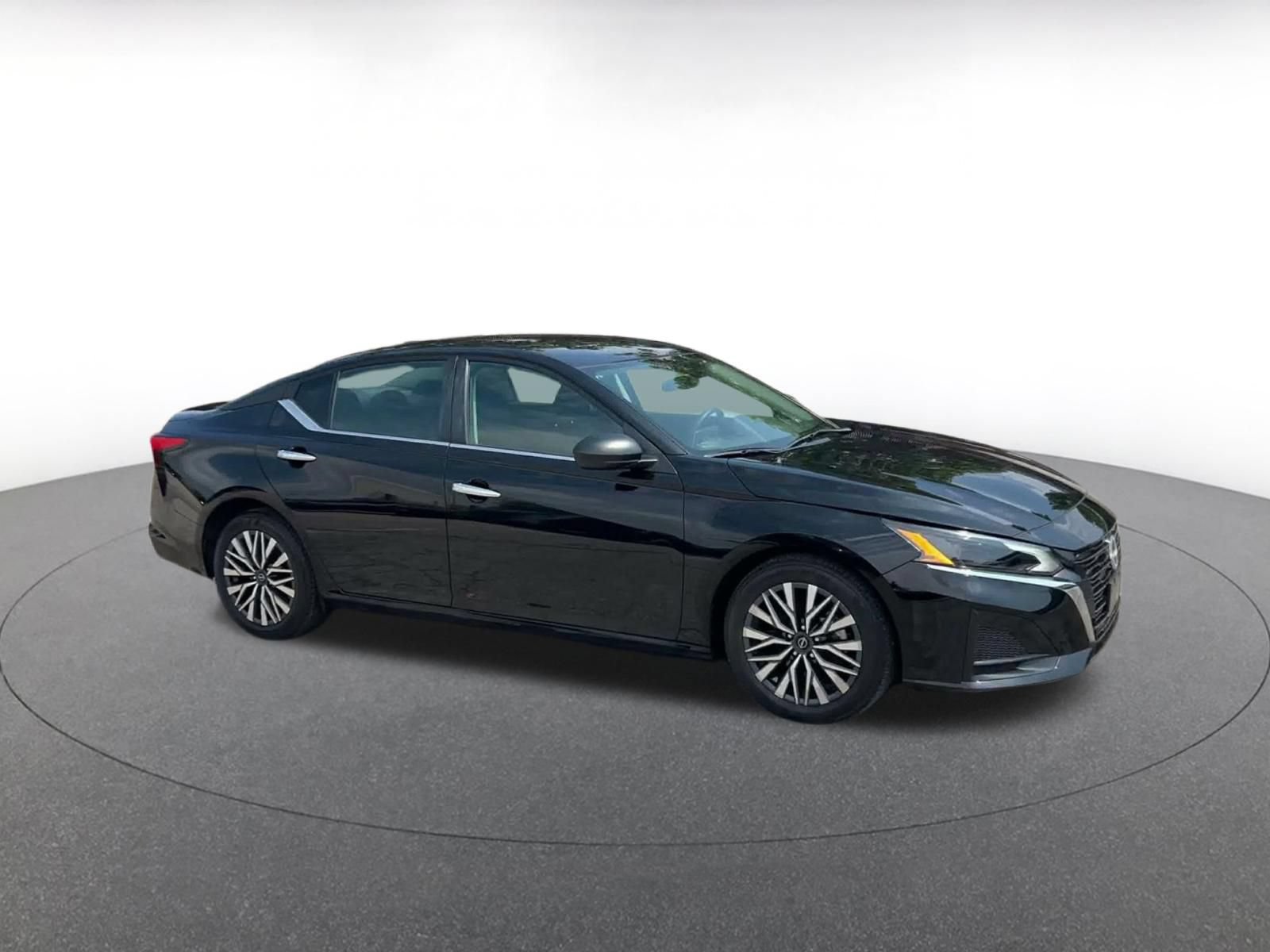 Used 2025 Nissan Altima 2.5 SV FWD video 2