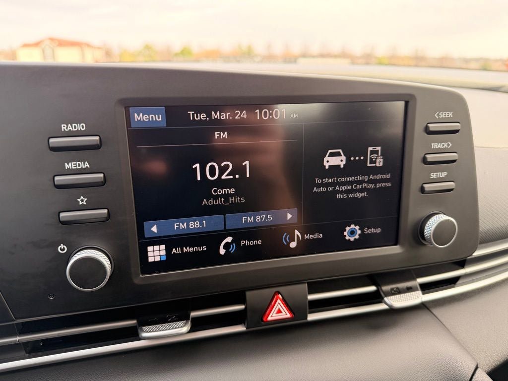 Used 2025 Hyundai Elantra SE FWD image 18