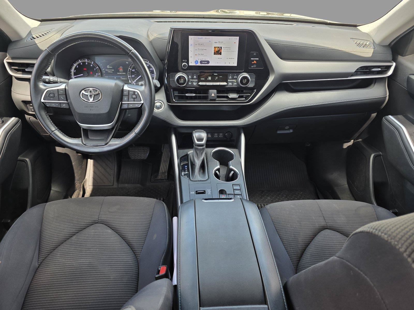 Used 2023 Toyota Highlander LE FWD image 9